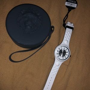 🦁VERSUS BY VERSACE WHITE WATCH BNIB🦁